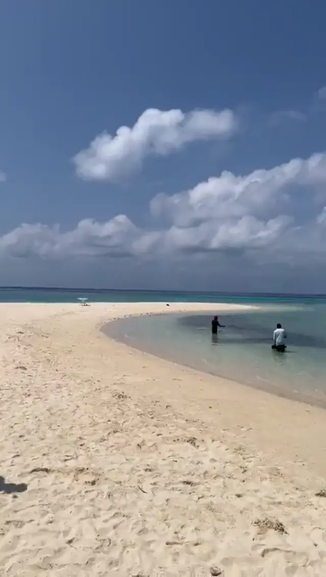 Keyodhoo — Bikini Beach (video)